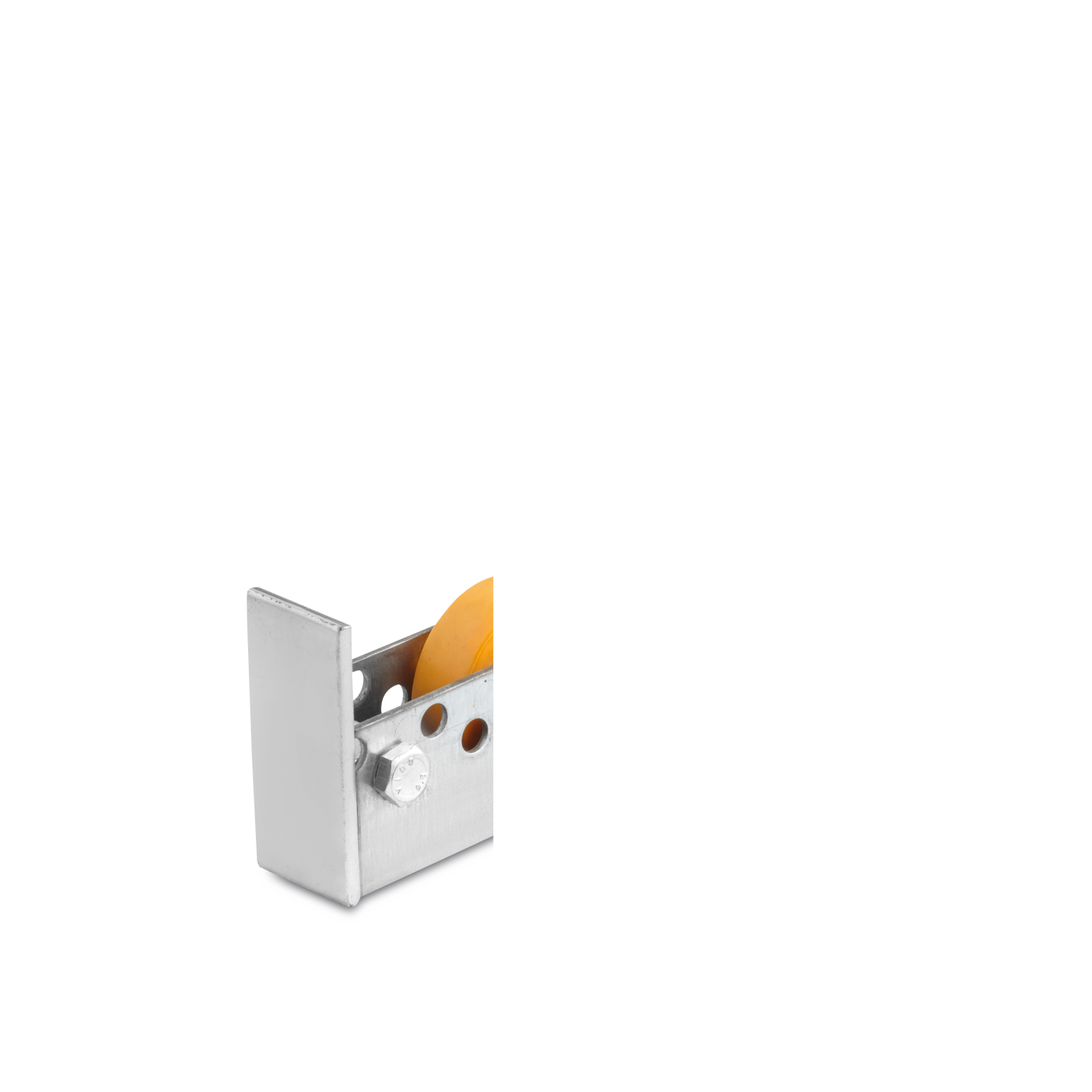 Een wieltje gemonteerd in een metalen houder. Het wieltje is helder oranje en de houder heeft gaten voor bevestiging. De achtergrond is eenvoudig zwart, wat de componenten benadrukt.