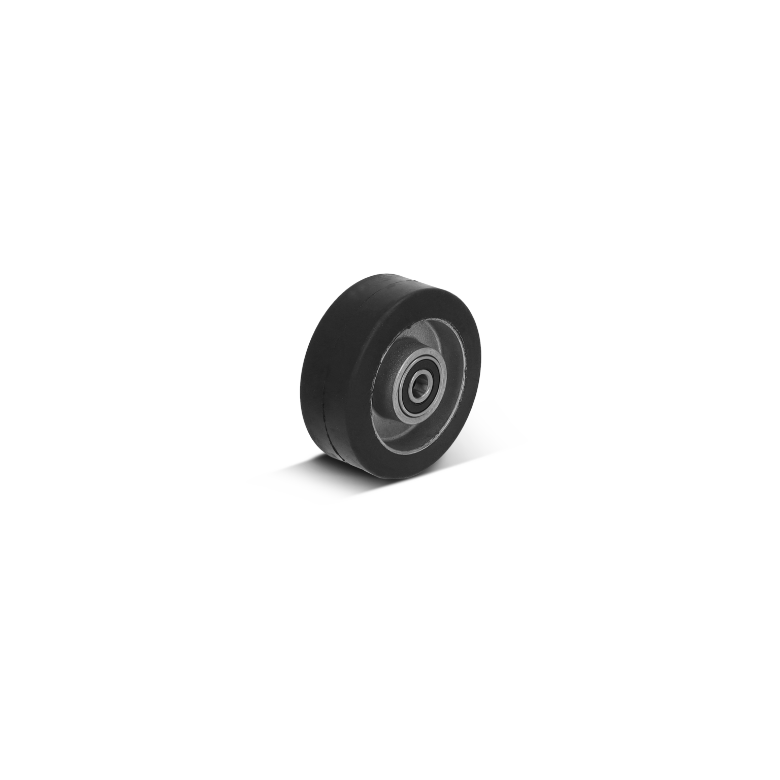 Ronde, zwarte wiel met een metalen kern en een rubberen rand. Het wiel staat schuin en heeft een centrale lageropening voor montage. De achtergrond is onduidelijk.