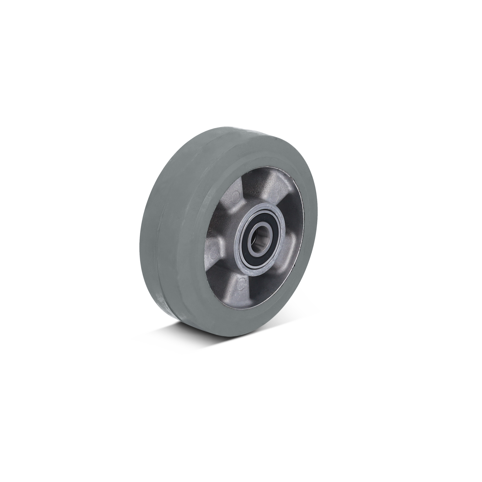 Zwenkwiel met een grijze rubberen bekleding en een centrale, metalen lager. Het heeft een 5-spaaks ontwerp en is geïsoleerd voor een schone achtergrond. Geschikt voor transporttoepassingen.