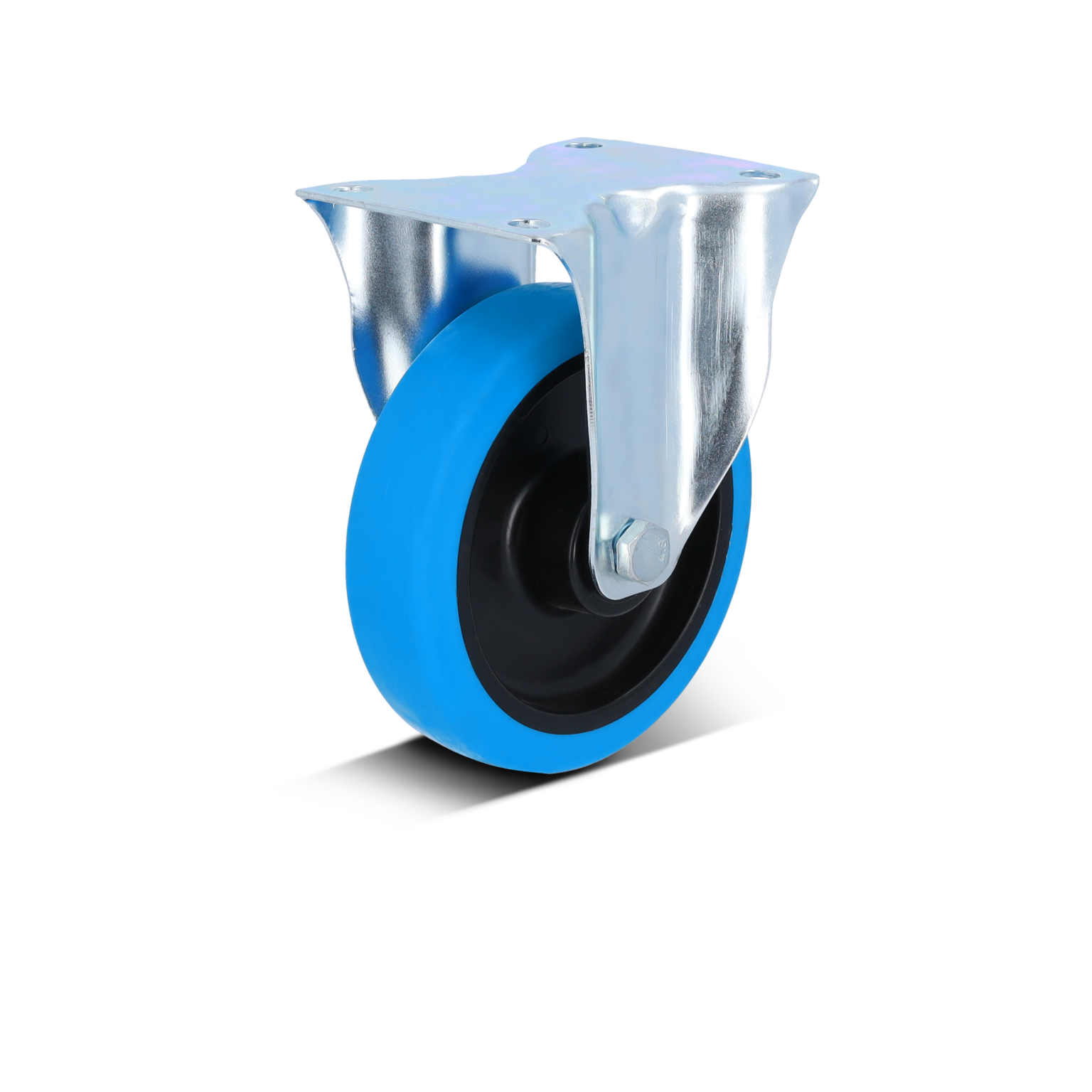 Ein blauer, gummierter Rad mit einer Metallhalterung ist sichtbar. Das Rad hat einen schwarzen Kern und ist mit einer schützenden Abdeckung versehen. Es hebt sich vor einem schwarzen Hintergrund hervor.