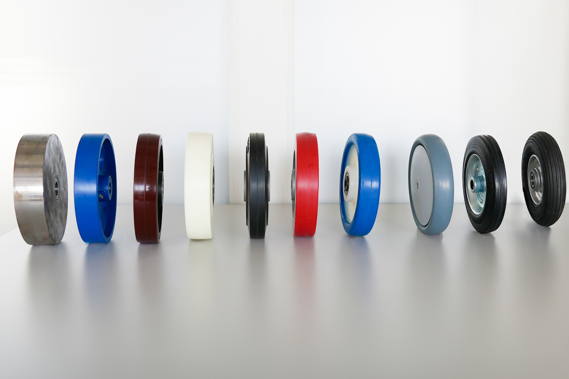 Die unsichtbaren Helden: Wie Räder & Rollen den Arbeitsalltag erleichtern