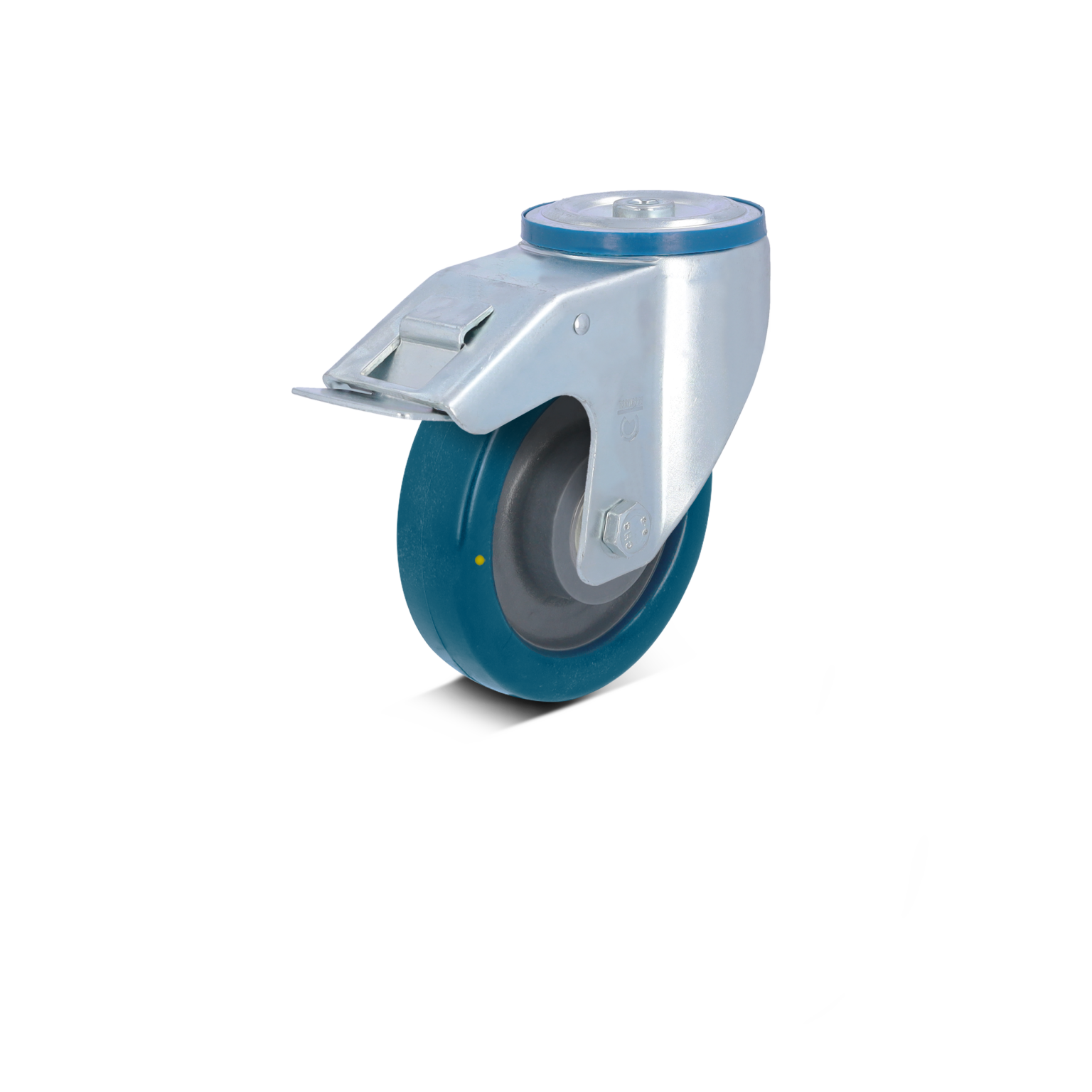 Zwenkwiel van metaal met een blauw rubberen loopvlak. Het heeft een bevestigingsplaat en een remmechanisme. De achtergrond is neutraal, wat de focus op het wiel legt.