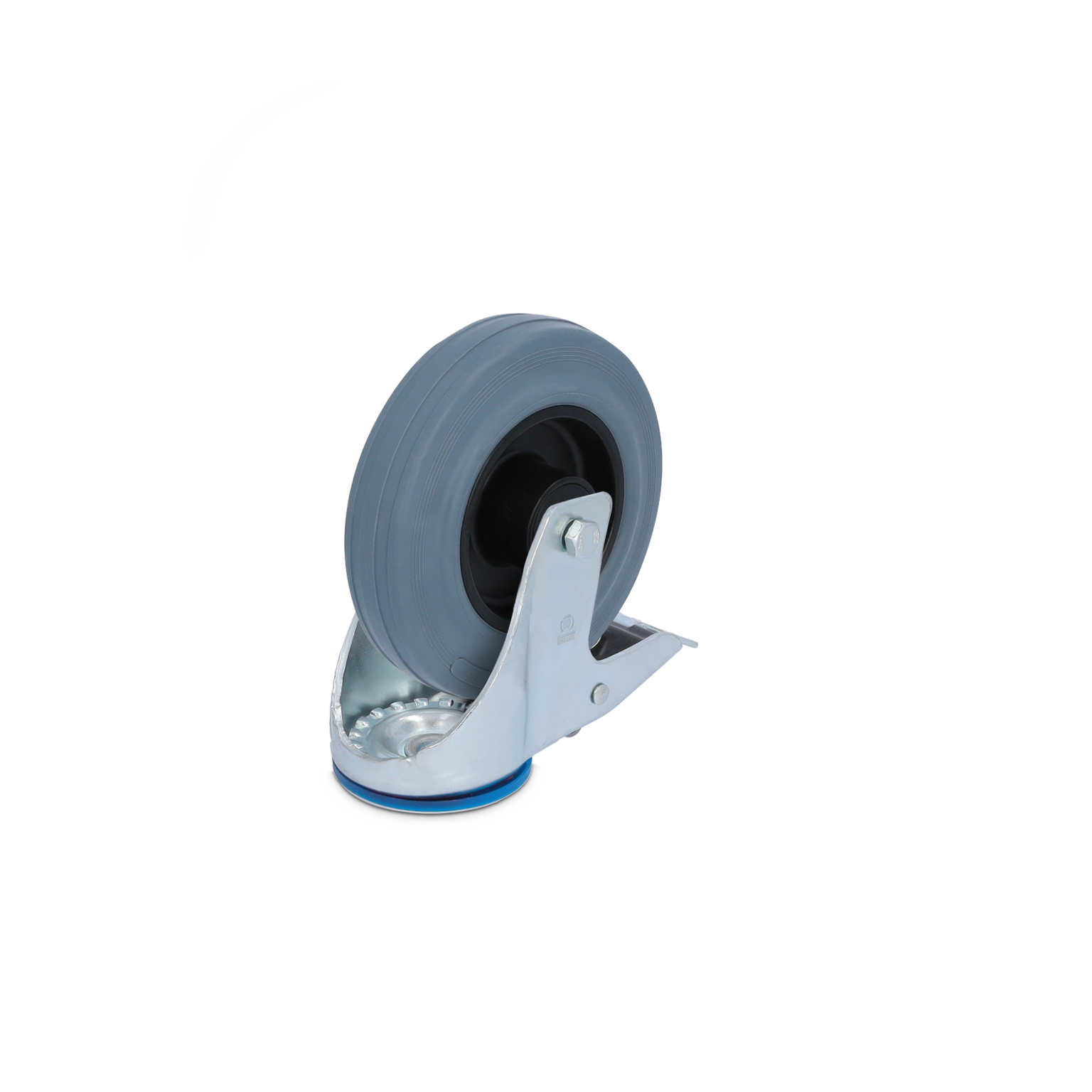 Zwenkwiel met een rubberen band en een metalen montagesteun. Het wiel heeft een glanzende afwerking en is ontworpen voor gebruik in industriële toepassingen. Achtergrond is eenvoudig en leeg.