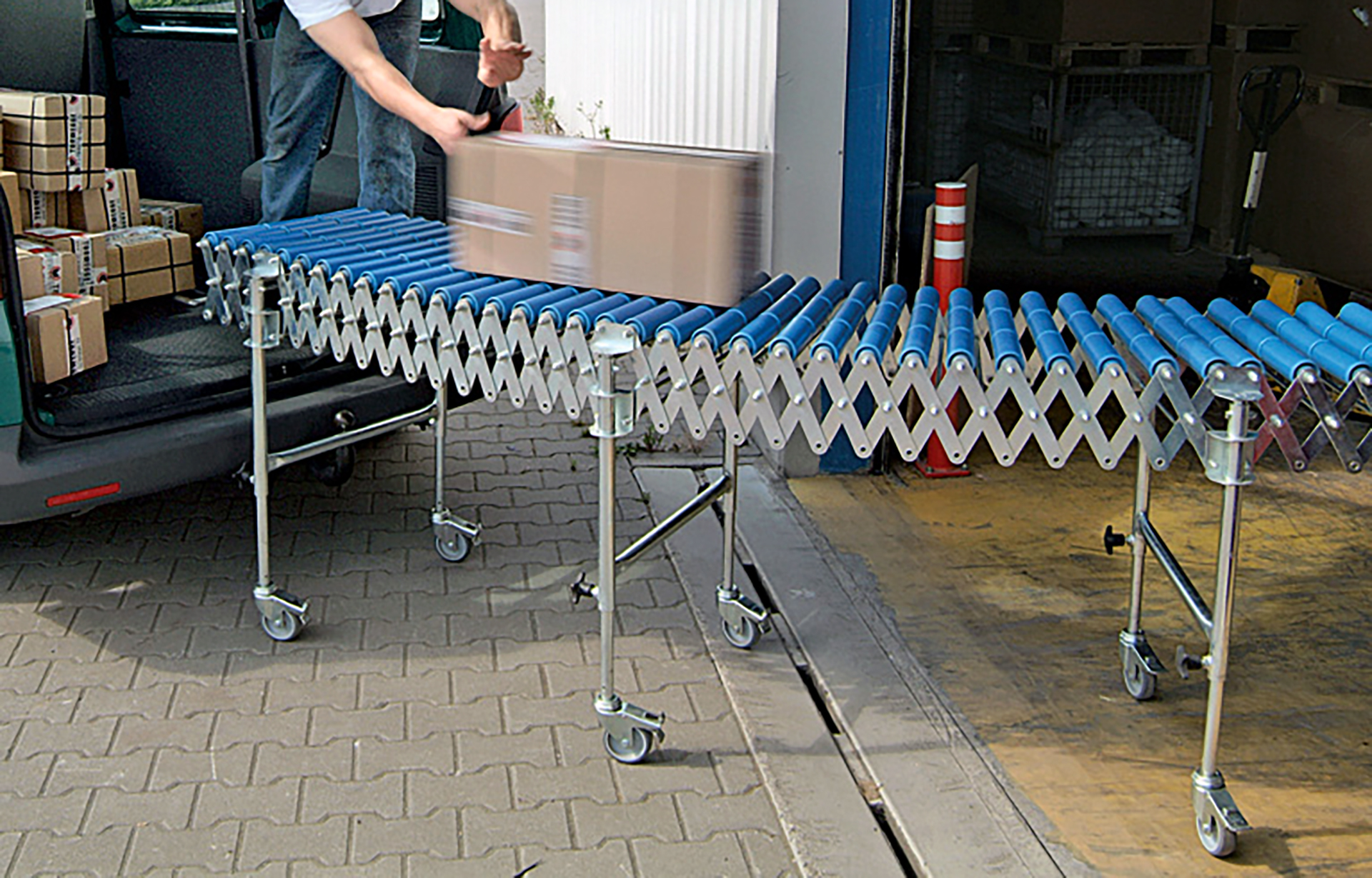 Scherenrollenbahnen: Flexible Fördertechnik für die Intralogistik